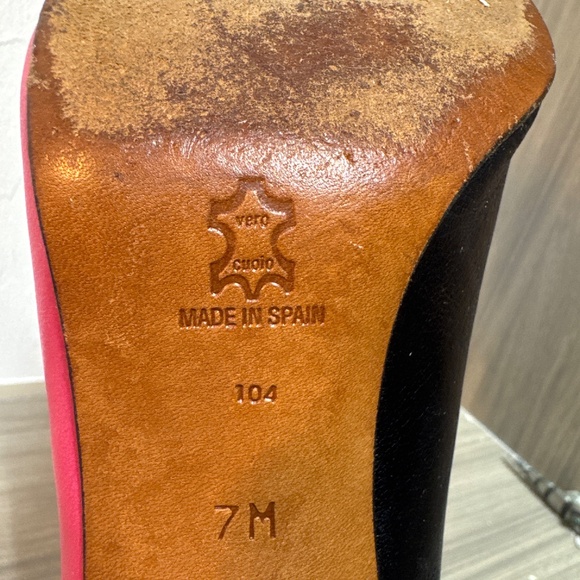 Vintage Evan Picone pink and black heel. - Picture 6 of 7